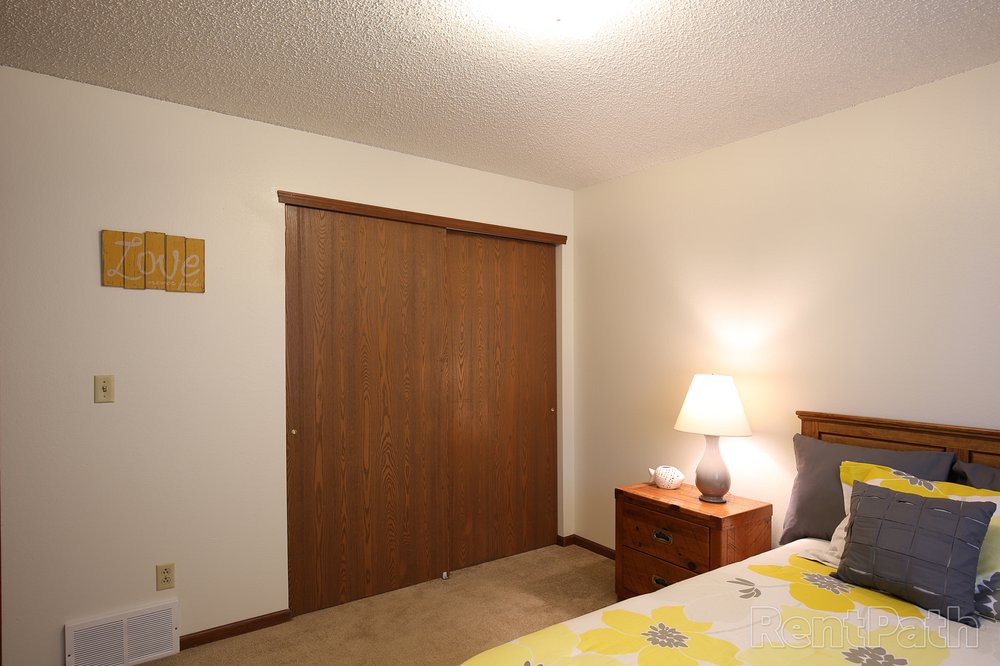 PARKSIDE MANOR APARTMENTS 21 Photos 612 12th Ave, Coralville, Iowa