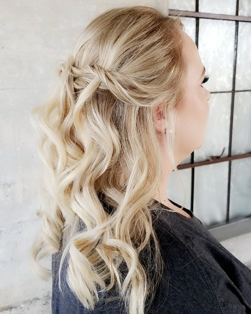 Elegant Looks Hair Studio Logo