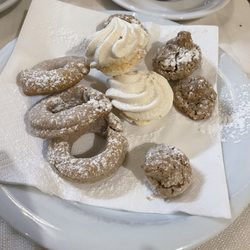 Cookies provided with coffee
