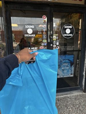 Sound Exchange - WE BUY RECORDS, CDS & Turntables - ALWAYS PAYING THE MOST! by null