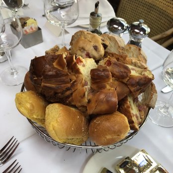 Park Side Restaurant - Complimentary bread basket - Italian Near Me - Corona, New York Park Side Restaurant - Complimentary bread basket - Italian Near Me - Corona, New York