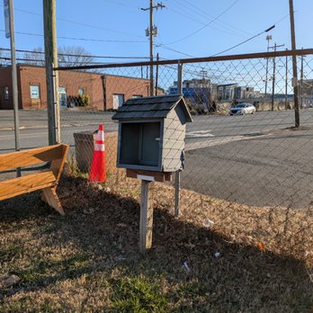 Little Free Pantry - South Tryon Community UMC Free Pantry, 2516 S Tryon St., Charlotte - Food Banks Near Me - Charlotte, North Carolina Little Free Pantry - South Tryon Community UMC Free Pantry, 2516 S Tryon St., Charlotte - Food Banks Near Me - Charlotte, North Carolina