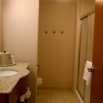 Hampton Inn & Suites Pocatello - King Bathroom - Hotels Near Me - Pocatello, Idaho Hampton Inn & Suites Pocatello - King Bathroom - Hotels Near Me - Pocatello, Idaho