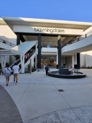 Bloomingdale's by null