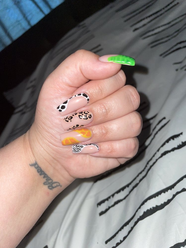 THE NAIL CAFE 2708 S Newburgh Rd, Westland, Michigan Nail Salons