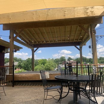 Taytro's Bar and Bistro - Outdoor, covered patio with a stage. - Cajun/Creole Near Me - Festus, Missouri