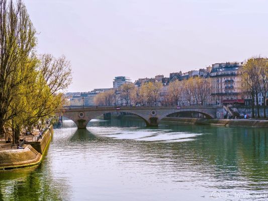 Latin Quarter by null