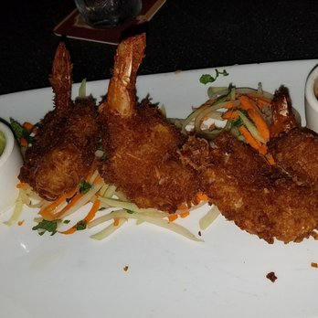 Yard House - Coconut shrimp... terrible plating and not worth $14 slightly over cooked - Bars Near Me - Pasadena, California