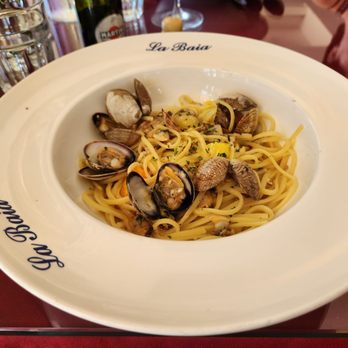 La Baia Italian Restaurant - Linguine Vongole - Italian Near Me - White Rock, British Columbia