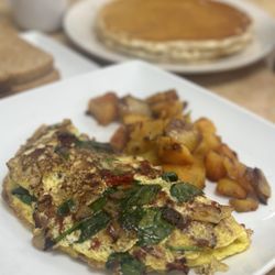 Long Island Cafe - Spinach omelette (foreground) short stack pancakes (background)