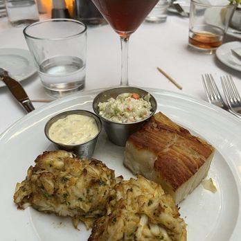 Old Ebbitt Grill - Crab cakes with potatoes au gratin - Bars Near Me - Washington, DC, District of Columbia Old Ebbitt Grill - Crab cakes with potatoes au gratin - Bars Near Me - Washington, DC, District of Columbia