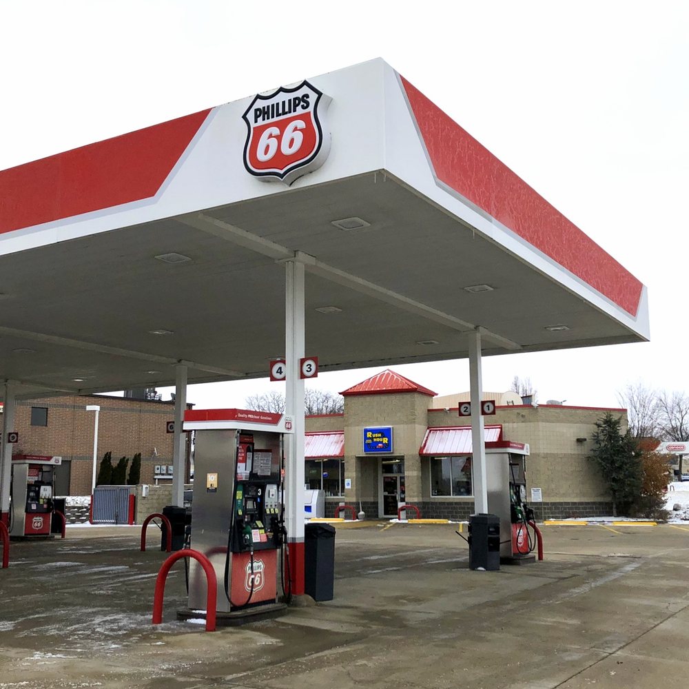 Rush Hour Super Stores - Building Exterior - Gas Stations Near Me - Lee's Summit, Missouri Rush Hour Super Stores - Building Exterior - Gas Stations Near Me - Lee's Summit, Missouri