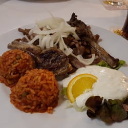 Dionysos Restaurant - Gyros und Lammkottlets mir Zaziki und Reis