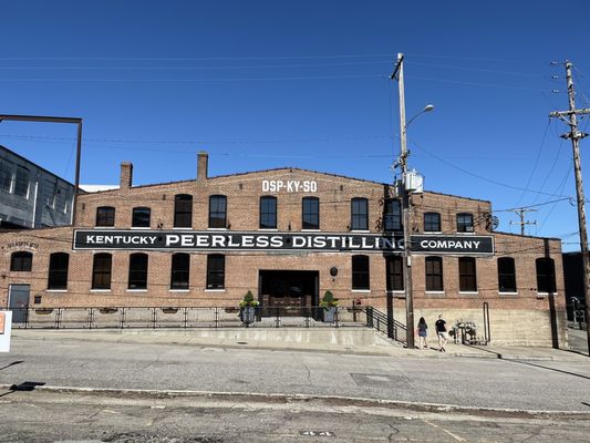 Kentucky Peerless Distilling Co by null