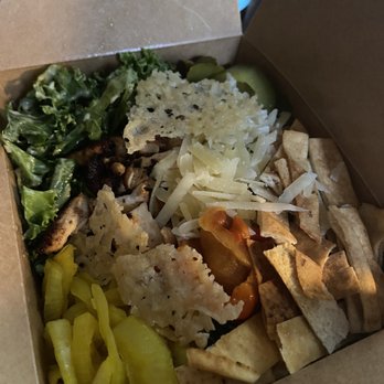 Chez Robin - an open box of food - Organic Stores Near Me - Verdun, Quebec