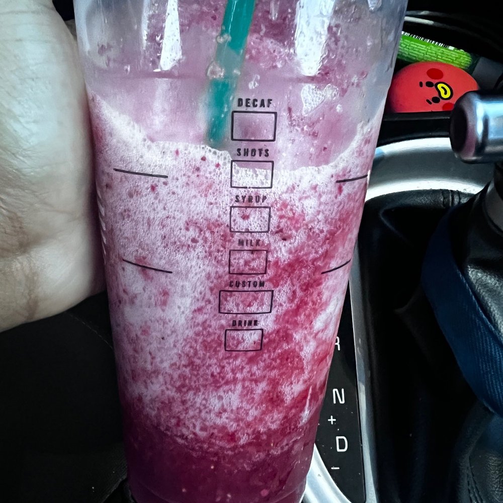 Starbucks new frozen strawberry açaí Starbucks new frozen strawberry açaí