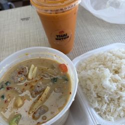 Green curry with beef and a Thai tea