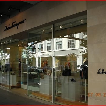 Salvatore Ferragamo - Women's Clothing Near Me - Sants Clara, California Salvatore Ferragamo - Women's Clothing Near Me - Sants Clara, California