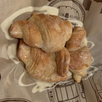Cheddar's Scratch Kitchen - Honey Butter Croissants - American Near Me - Triadelphia, West Virginia