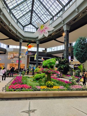 CF Carrefour Laval by null