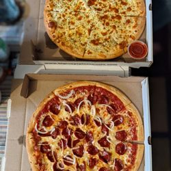 Big Tony's Pizza & Pasta - Foreground: pepperoni & onion.  Background: white pie.