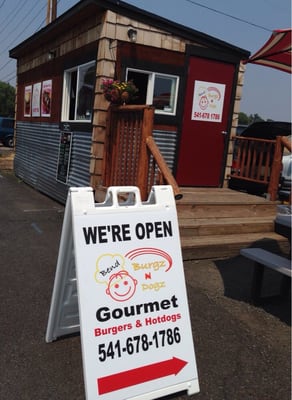 Bend Burgz N Dogz by null