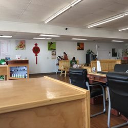 Tiptoe Nail & Spa - The "hospitality corridor."
