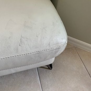 Eagle Moving - Scratches and dirt on leather - Movers Near Me - Fort Myers, Florida Eagle Moving - Scratches and dirt on leather - Movers Near Me - Fort Myers, Florida