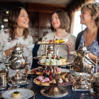 Blu - Afternoon Tea in Blu. - Lounges Near Me - Milwaukee, Wisconsin Blu - Afternoon Tea in Blu. - Lounges Near Me - Milwaukee, Wisconsin