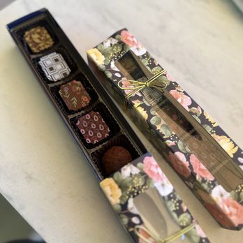 Sand Hill Sundeck - Chocolate truffle Mothers Day gift! - Sandwiches Near Me - Menlo Park, California Sand Hill Sundeck - Chocolate truffle Mothers Day gift! - Sandwiches Near Me - Menlo Park, California