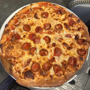Adams Social - Pepperoni Pizza - Beer, Wine & Spirits Near Me - Rochester, Michigan