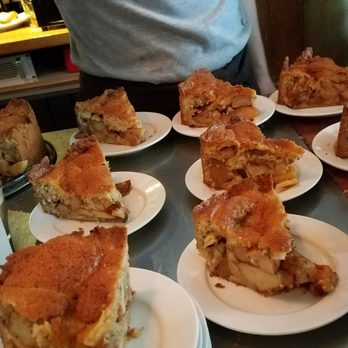 Winkel 43 - All lined up and ready to go - Desserts Near Me - Amsterdam, New Hampshire
