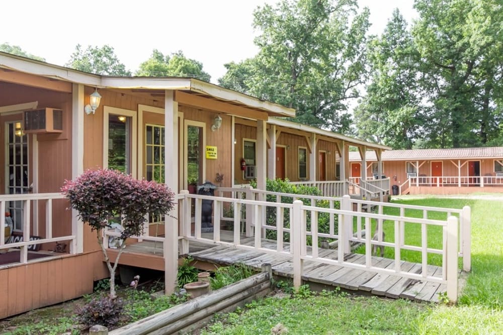 COUNTRY INN MOTEL Updated September 2024 Request Information 129