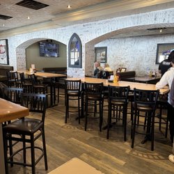 Top Dawg Tavern & Pizzeria - Nice little spot by the ocean!!