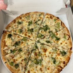 Classic Pizza - Chicken broccoli Alfredo pizza