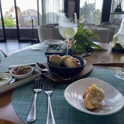 Quinto - Cheese biscuits and dipping sauces