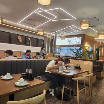 Licious Noodles & Bao - Inside - Noodles Near Me - Orlando, Florida