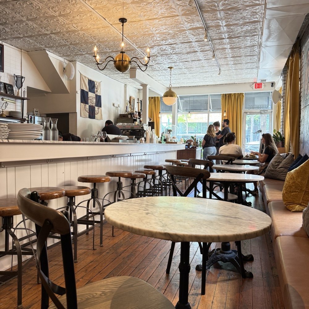 Le Champion - Interior dining - Coffee & Tea Near Me - Kansas City, Missouri