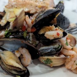 Executive Plaza Hotel - Coquitlam - Seafood Buffet