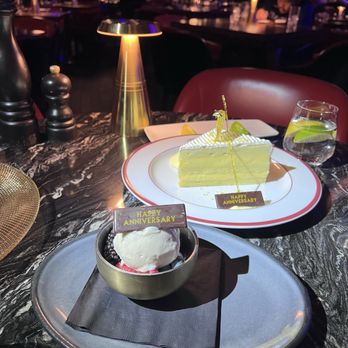 Papi Steak - Moist tasty lemon cake with vanilla ice cream and berries - Steakhouses Near Me - Las Vegas, Nevada Papi Steak - Moist tasty lemon cake with vanilla ice cream and berries - Steakhouses Near Me - Las Vegas, Nevada