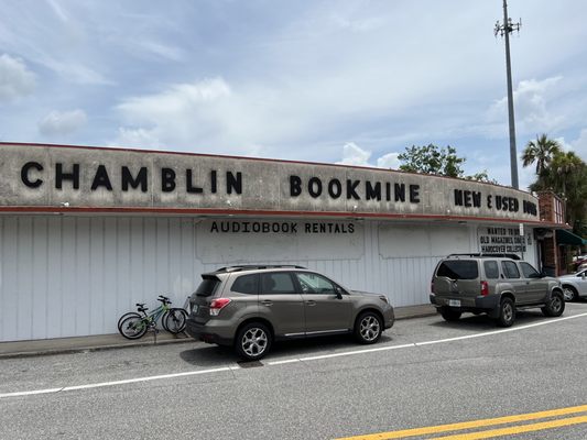 Chamblin Bookmine by null