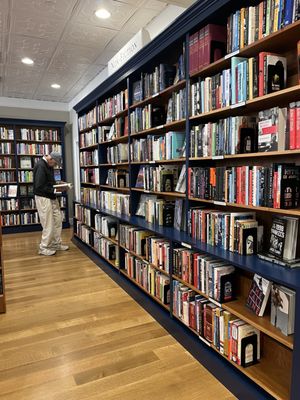 Flying Cloud Booksellers by null