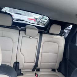 Hertz Car Sales Seattle - Inside the 2021 Ford Escape. Has a tiny bit of wear and tear on the back of the center console, but that was the only damage.