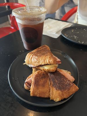 Café Cuatro Sombras by null