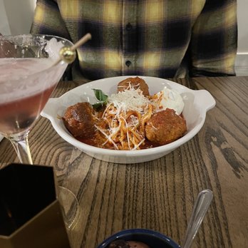 Luogo - Spaghetti and Meatballs - Italian Near Me - Nashville, Tennessee Luogo - Spaghetti and Meatballs - Italian Near Me - Nashville, Tennessee
