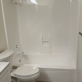 Aldo’s Reglaze - This the fiberglass tube after reglazing. - Countertop Installation Near Me Aldo’s Reglaze - This the fiberglass tube after reglazing. - Countertop Installation Near Me