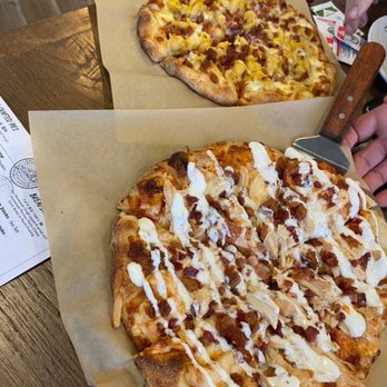 Pizza Uncommon - Bacon Mac pizza - Pizza Near Me - West Lafayette, Indiana Pizza Uncommon - Bacon Mac pizza - Pizza Near Me - West Lafayette, Indiana