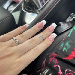 Le Monde Nails - Super clean place , super nice staff!! 10/10 would recommend ‼