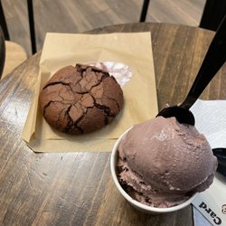 Cookies N Cream - Brownie, black raspberry ice cream