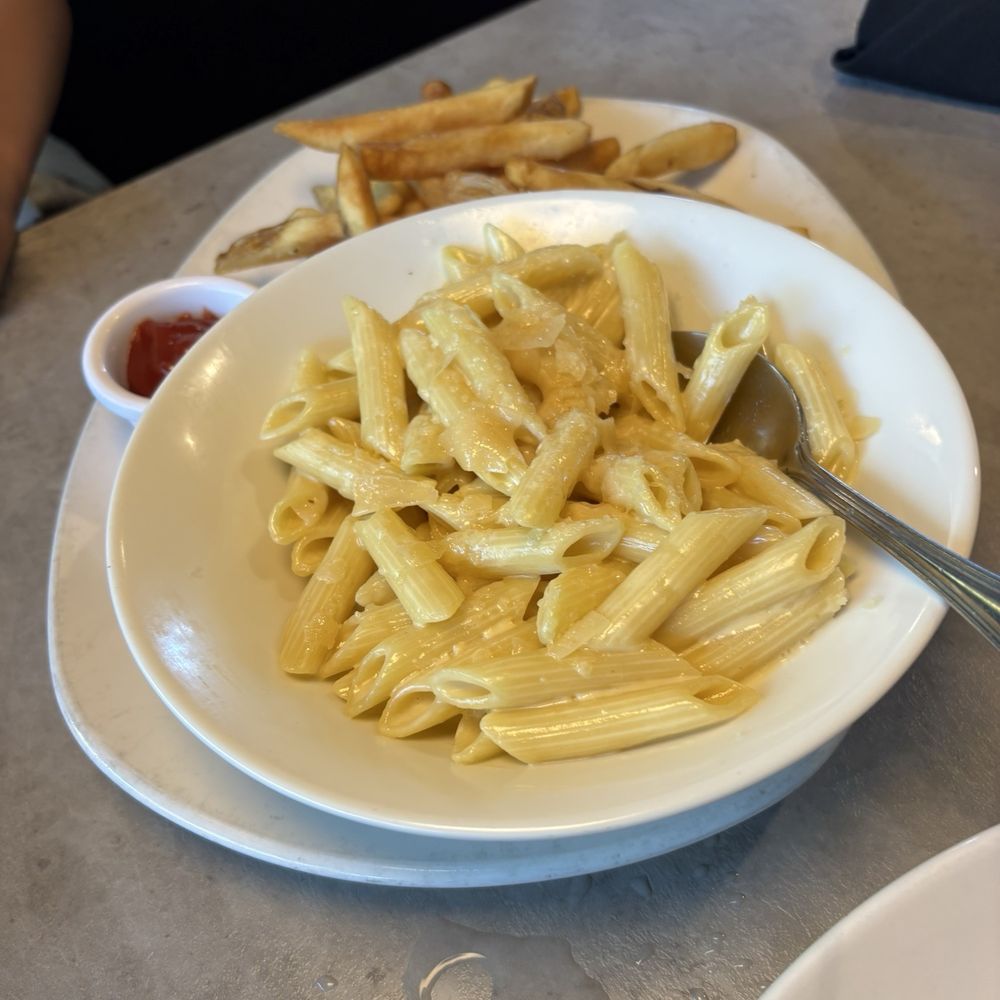 Lake Forest Bar & Grill - Kids Kid's Mac & Cheese - American Near Me - Lake Forest Park, Washington Lake Forest Bar & Grill - Kids Kid's Mac & Cheese - American Near Me - Lake Forest Park, Washington